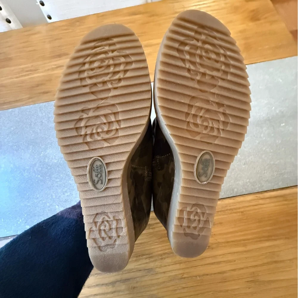 Sofft Siri Camo Leather Waterproof Wedge Sneaker Booties Size 8.5 - Picture 7 of 8